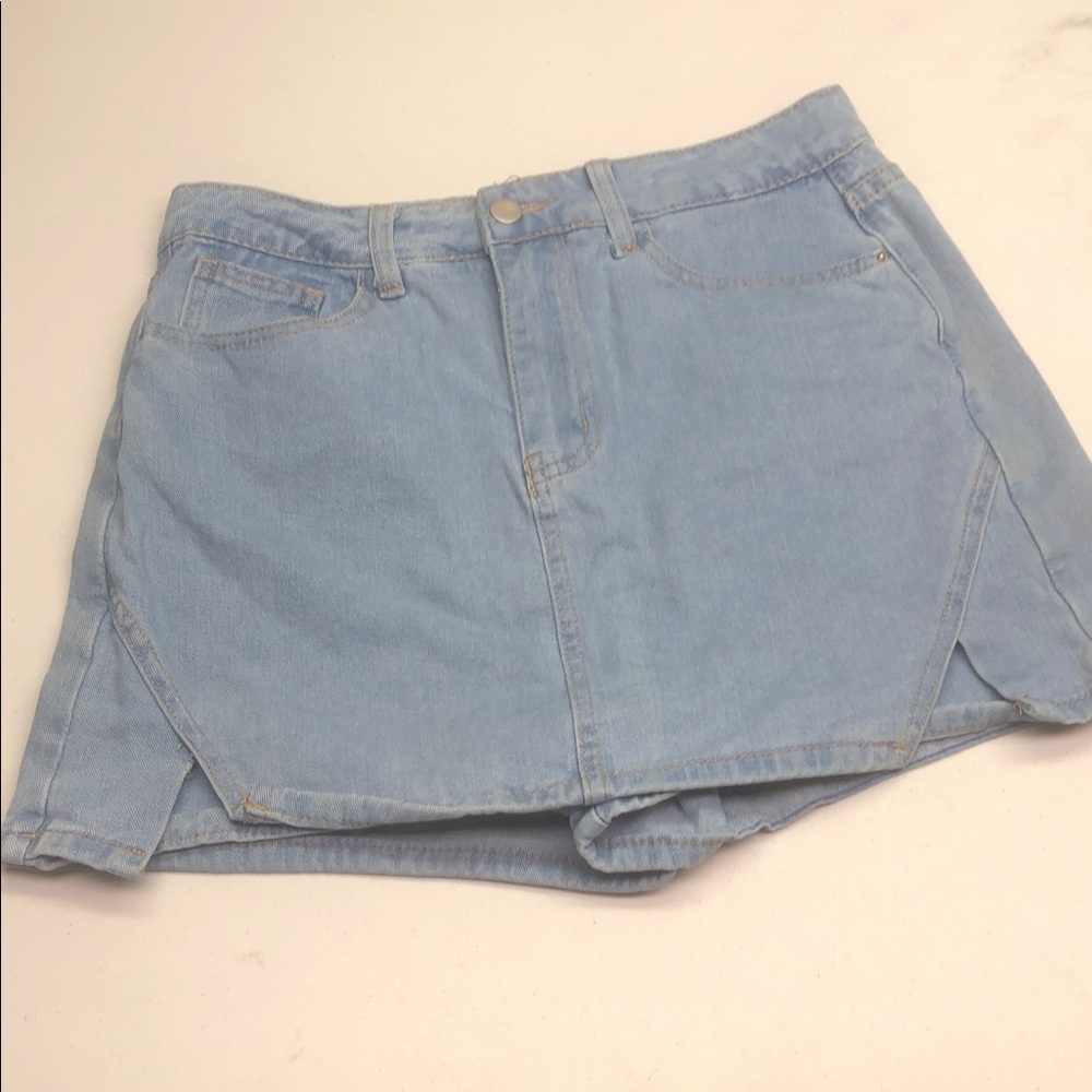DAZY DENIM SKORT SZ L ⭐️